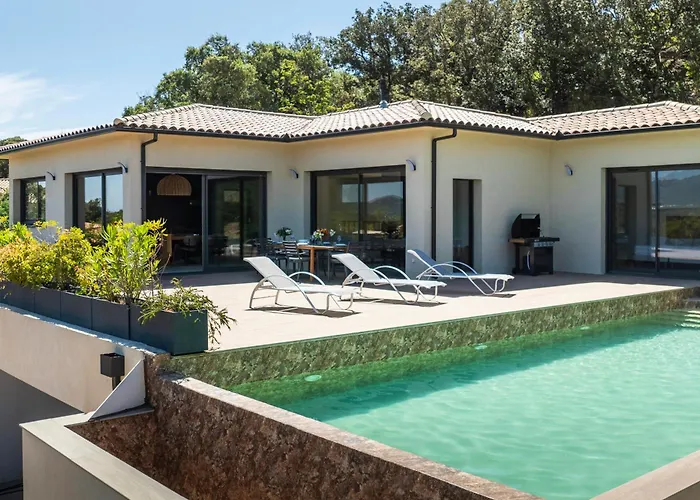 Trinita Paradis Prive Piscine Et Loisirs *